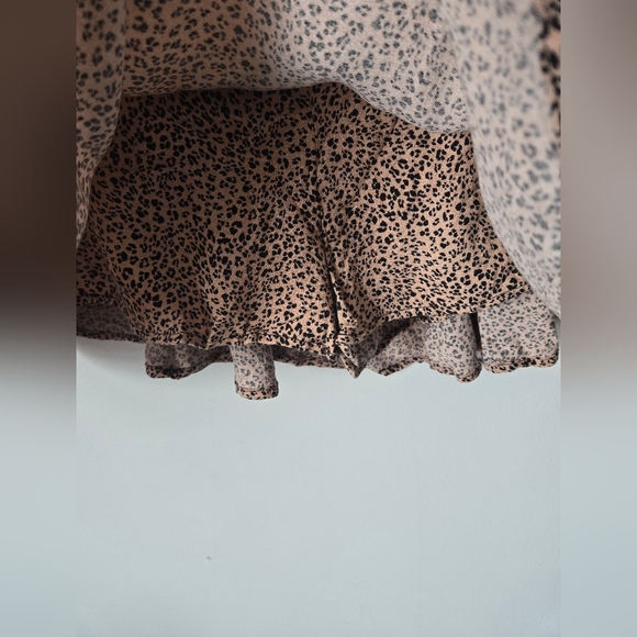URBAN ROMANTICS Leopard Print Tan Rayon Skort With Bow Detail - Picture 3 of 6